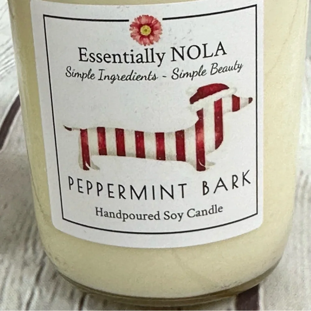NWT essentially NOLA Gingerbread & Peppermint Bark single wick soy Candle set